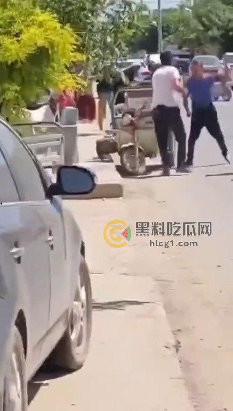 江苏五旬富豪老头酒驾开奔驰迈巴赫，主干道疯狂撞飞十几人，现场惨烈堪比大片！-2