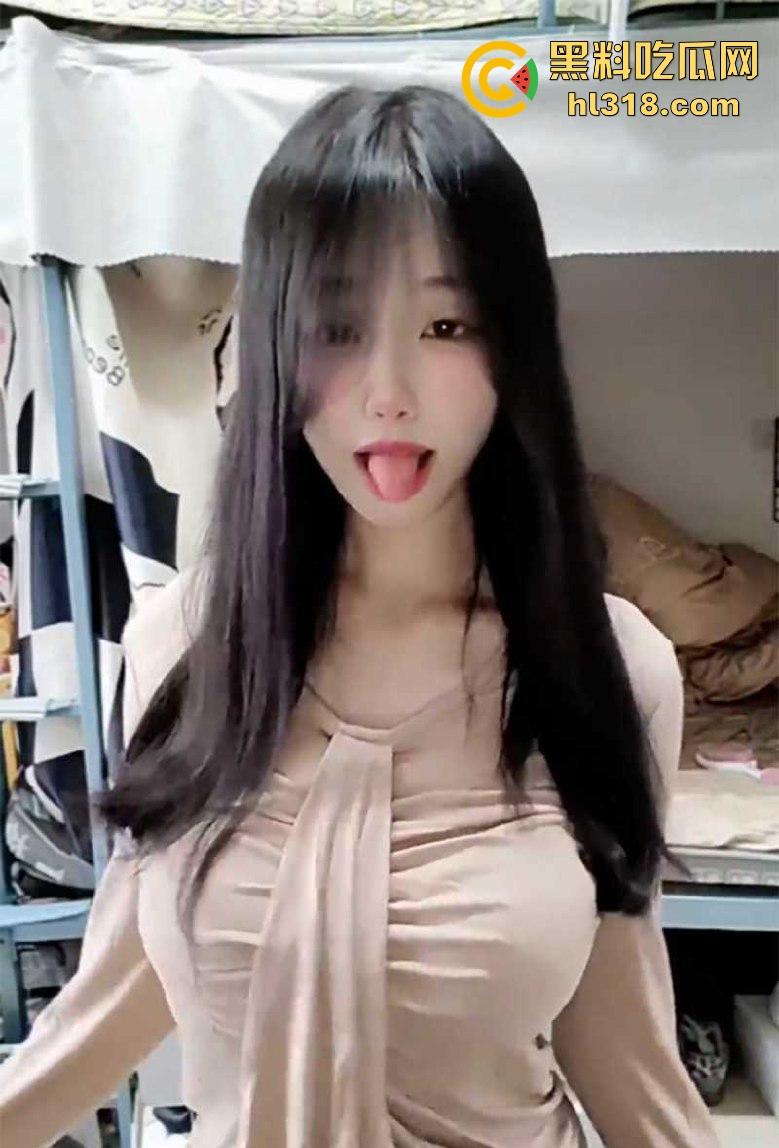 抖音巨乳网红【小宅源】定制福利视频流出，清纯甜妹下小穴却漆黑无比，看着清纯，实则骚逼一枚！-3