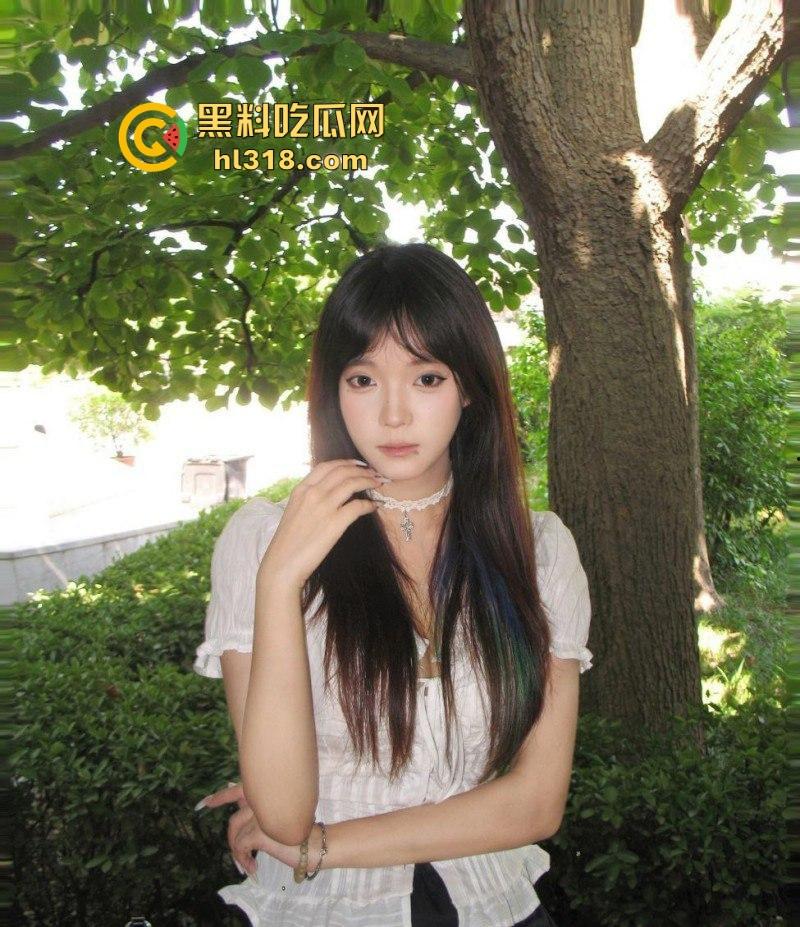 广州大学清纯学妹【魏智文】网调视频曝光，高颜值反差母狗，全裸青蛙蹲比耶模样，M属性爆满下贱无比！-2