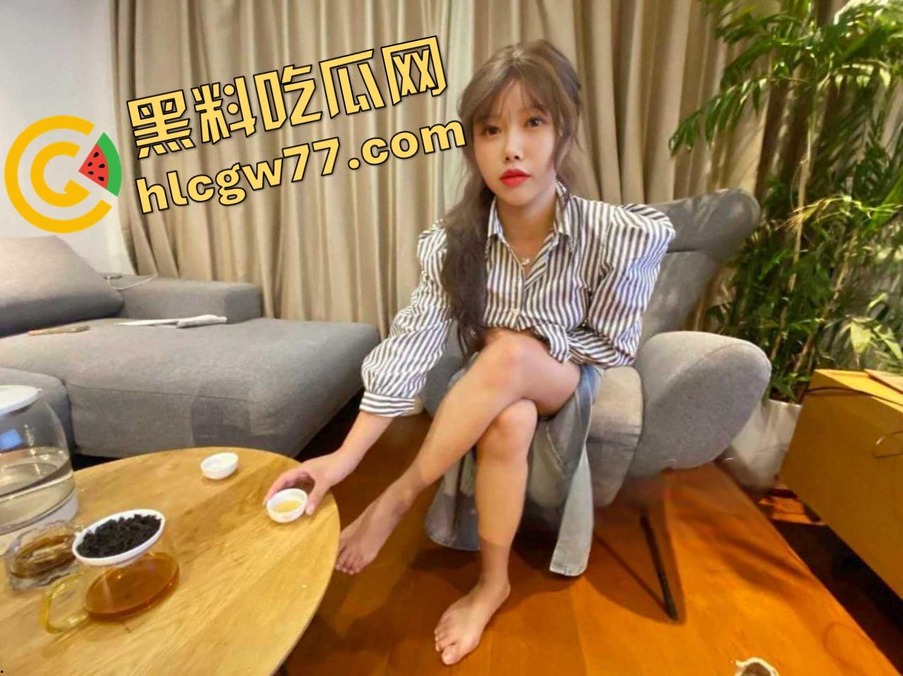 海角精品！我妈翻揪揪出我和舅妈的纪录片套，舅妈偷情嫩逼被我狂操内射，浴室后入翻爽天！-6